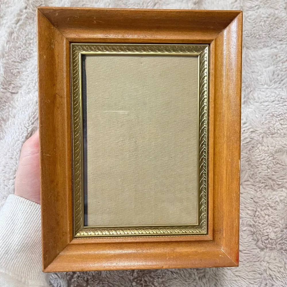 Vtg gold Mid Century Modern 5x7 Picture Frame‎ Ornate Etched filigree brass wood